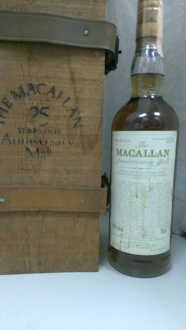 MACALLAN 25y 1965 distillered 1990 released with wooden box